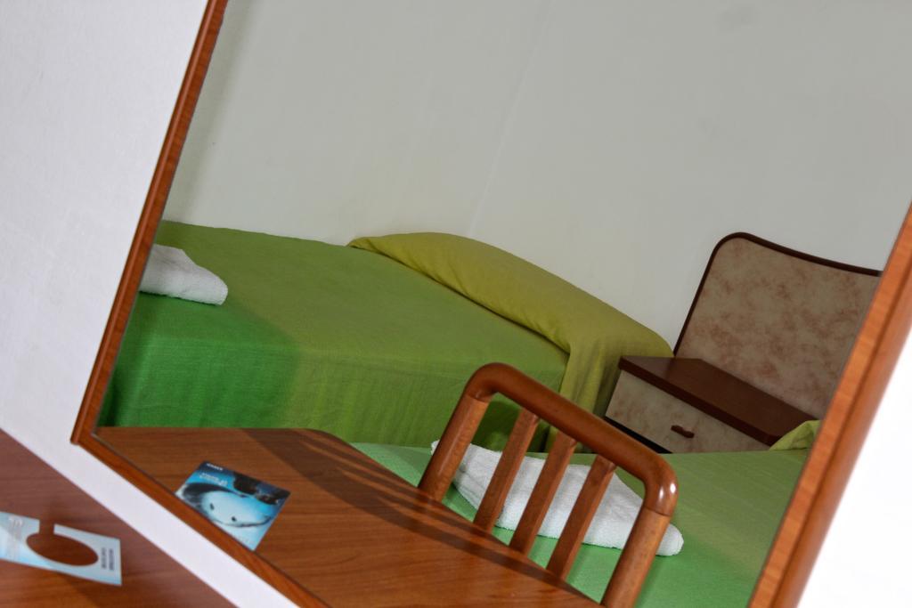 Hotel Holiday Sunshine Summer Misano Adriatico Exterior foto