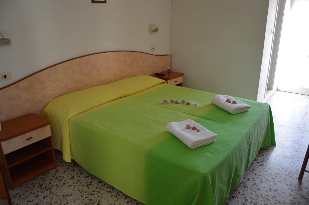 Hotel Holiday Sunshine Summer Misano Adriatico Cameră foto